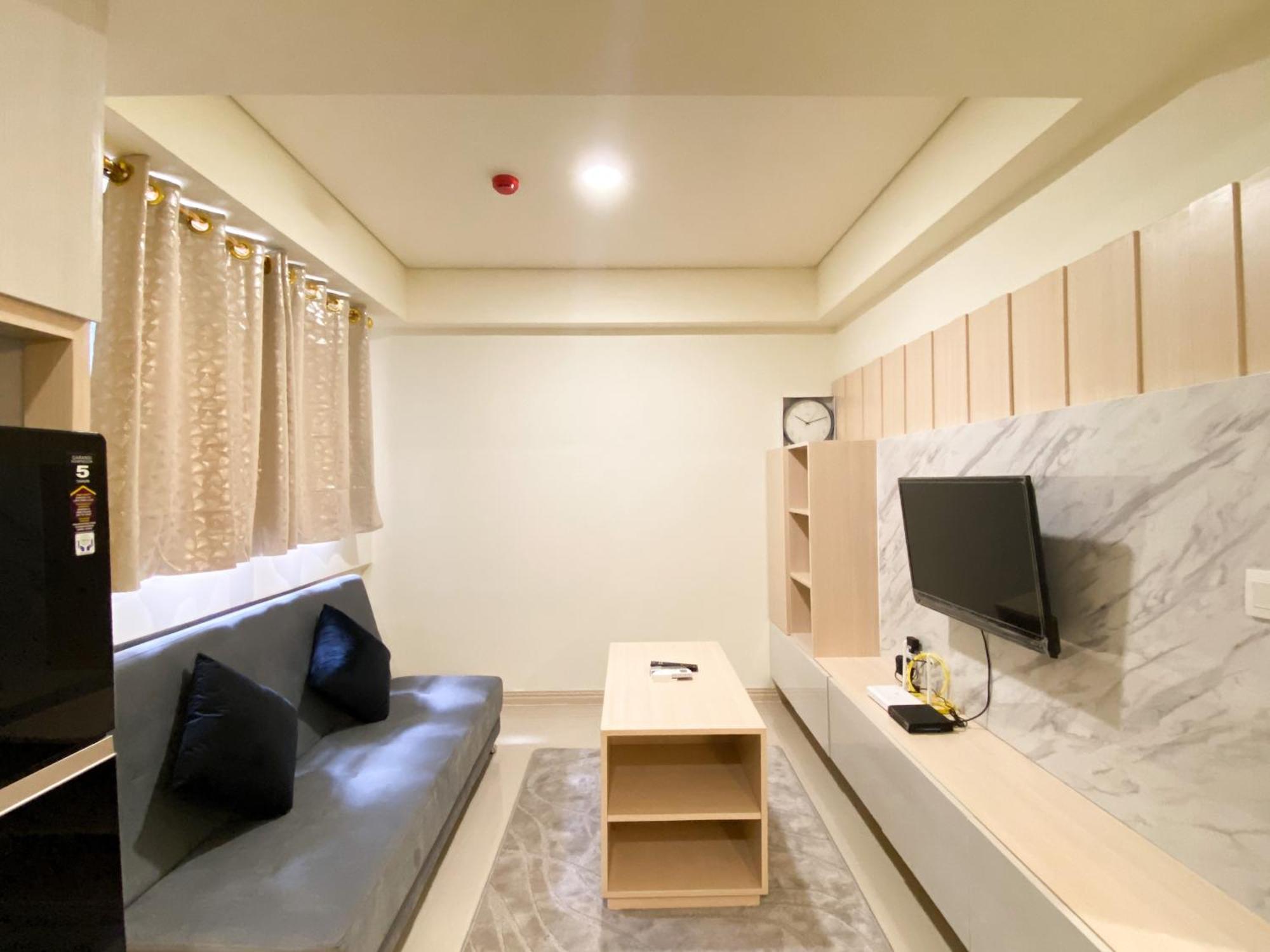 Best Homey And Modern 2Br At Meikarta Apartment By Travelio Cikarang Buitenkant foto