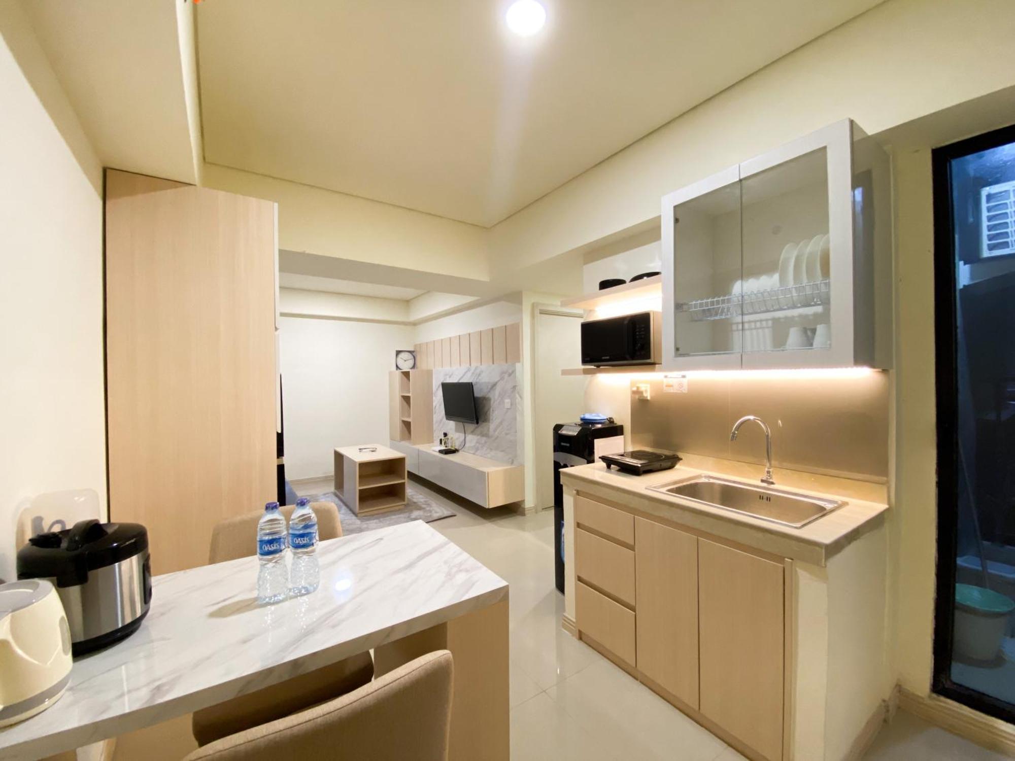 Best Homey And Modern 2Br At Meikarta Apartment By Travelio Cikarang Buitenkant foto